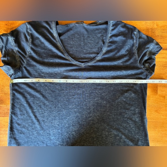 Free Press Navy Blue Tee Size Large - Picture 10 of 10